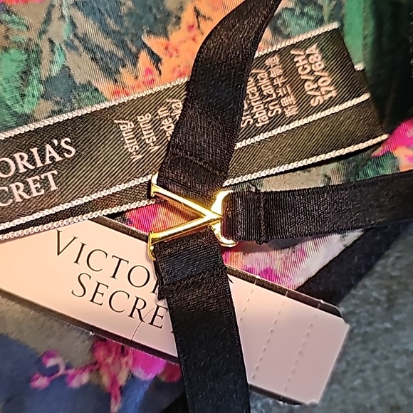 NWT Victoria's Secret flower print v-string thong - Picture 3 of 5